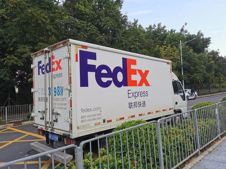 FedEx Shipping pogo pins mercadorias para clientes